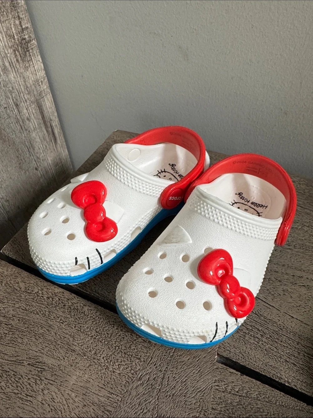 CROCS Kids White Foam Clogs with Red Bow and Blue Trim